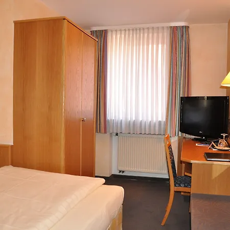 施特劳斯城市伙伴酒店