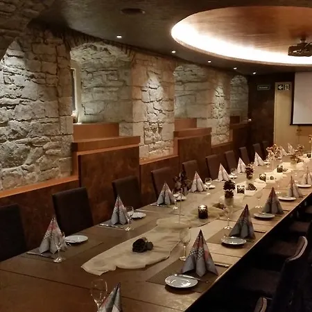 Partner Strauss 3* Βίρτσμπουργκ